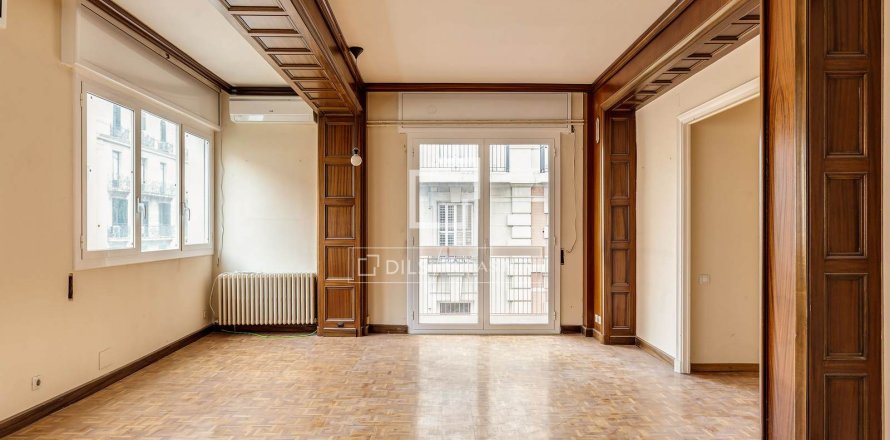 Huoneisto Barcelona, Espanja 4 makuuhuonetta, 120 m2 No. 192833