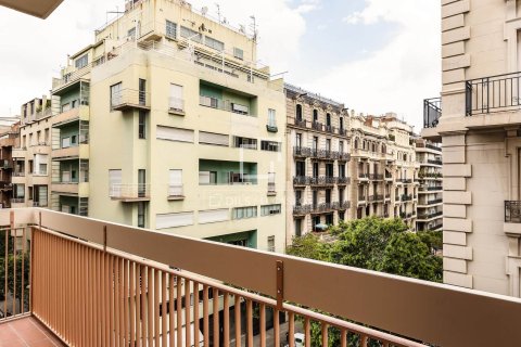 Huoneisto myytävänä Barcelona, Espanja, 4 makuuhuonetta, 120 m2 No. 192833 - kuva 4