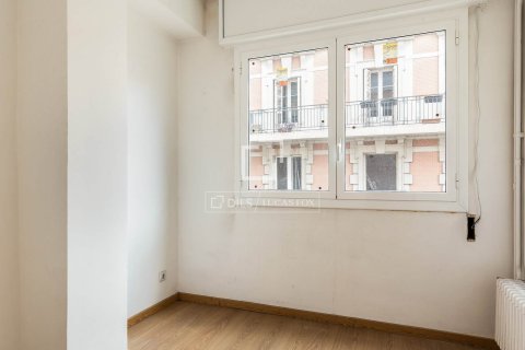 Huoneisto myytävänä Barcelona, Espanja, 4 makuuhuonetta, 120 m2 No. 192833 - kuva 17