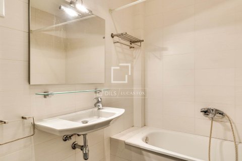 Huoneisto myytävänä Barcelona, Espanja, 4 makuuhuonetta, 120 m2 No. 192833 - kuva 26