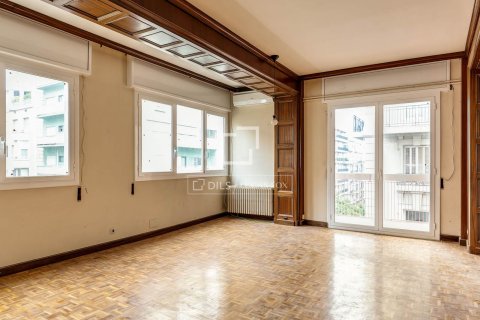 Huoneisto myytävänä Barcelona, Espanja, 4 makuuhuonetta, 120 m2 No. 192833 - kuva 2