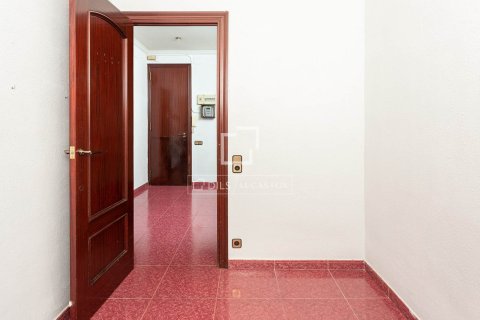 Huoneisto myytävänä Barcelona, Espanja, 2 makuuhuonetta, 60 m2 No. 192830 - kuva 17