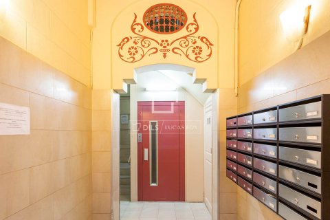 Huoneisto myytävänä Barcelona, Espanja, 2 makuuhuonetta, 60 m2 No. 192830 - kuva 24