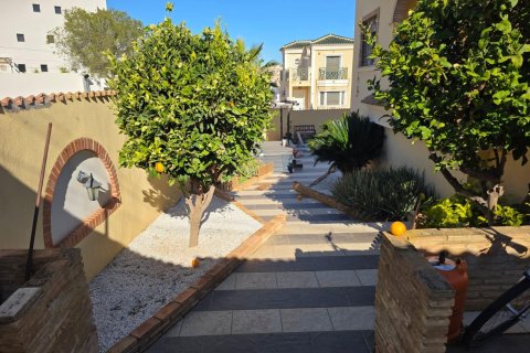 Huvila myytävänä Urbanizacion Las Filipinas, Alicante, Espanja, 4 makuuhuonetta, 153 m2 No. 179554 - kuva 8