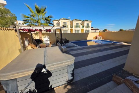 Huvila myytävänä Urbanizacion Las Filipinas, Alicante, Espanja, 4 makuuhuonetta, 153 m2 No. 179554 - kuva 15