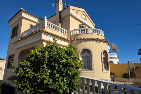 Huvila myytävänä Urbanizacion Las Filipinas, Alicante, Espanja, 4 makuuhuonetta, 153 m2 No. 179554 - kuva 9