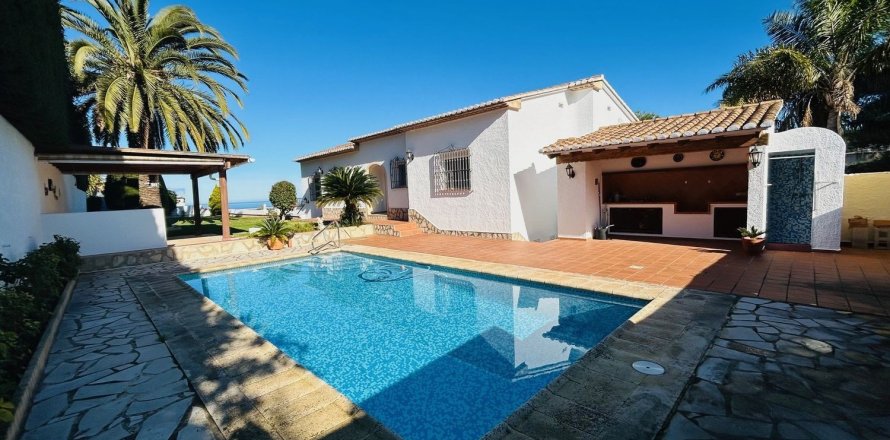 Villa a Denia, Alicante, Spagna 3 camere da letto, 274 mq. N° 179550