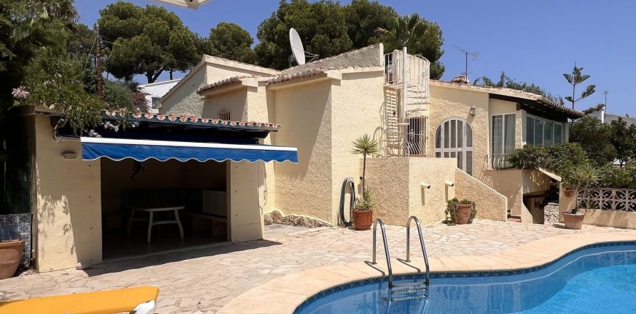 Villa a Moraira, Alicante, Spagna 3 camere da letto, 247 mq. N° 179551