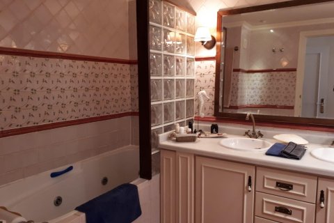 Apartment for sale in Alicante, Spain 3 bedrooms, 122 sq.m. No. 167275 - photo 5