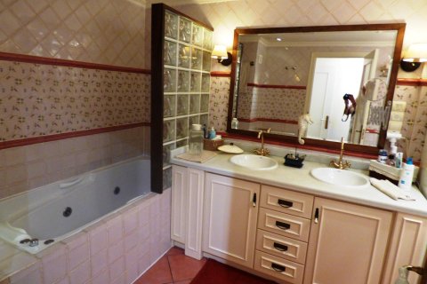 Apartment for sale in Alicante, Spain 3 bedrooms, 122 sq.m. No. 167275 - photo 24