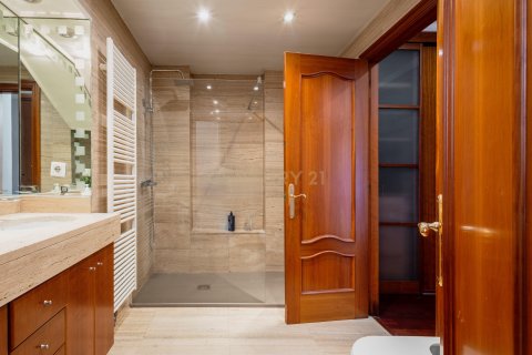 Apartamento en venta en L'Hospitalet de Llobregat, Barcelona, España 3 dormitorios, 185 m2 No. 194547 - foto 23