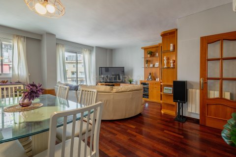 Apartamento en venta en L'Hospitalet de Llobregat, Barcelona, España 3 dormitorios, 185 m2 No. 194547 - foto 3