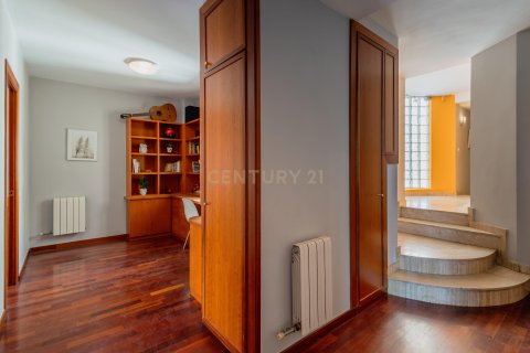Apartamento en venta en L'Hospitalet de Llobregat, Barcelona, España 3 dormitorios, 185 m2 No. 194547 - foto 28