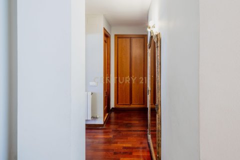 Apartamento en venta en L'Hospitalet de Llobregat, Barcelona, España 3 dormitorios, 185 m2 No. 194547 - foto 10