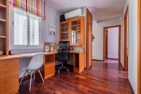 Apartamento en venta en L'Hospitalet de Llobregat, Barcelona, España 3 dormitorios, 185 m2 No. 194547 - foto 30