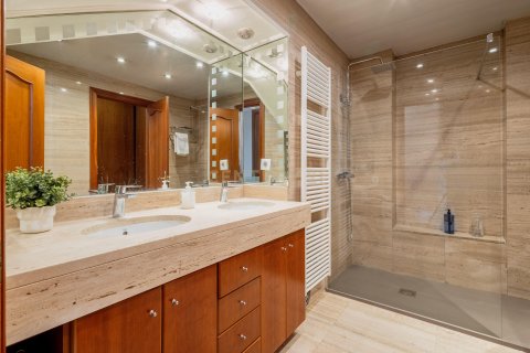 Apartamento en venta en L'Hospitalet de Llobregat, Barcelona, España 3 dormitorios, 185 m2 No. 194547 - foto 22
