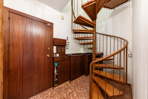 Apartamento en venta en Cerdanyola del Vallès, Barcelona, España 5 dormitorios, 143 m2 No. 194545 - foto 8