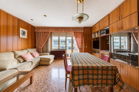 Apartamento en venta en Cerdanyola del Vallès, Barcelona, España 5 dormitorios, 143 m2 No. 194545 - foto 3