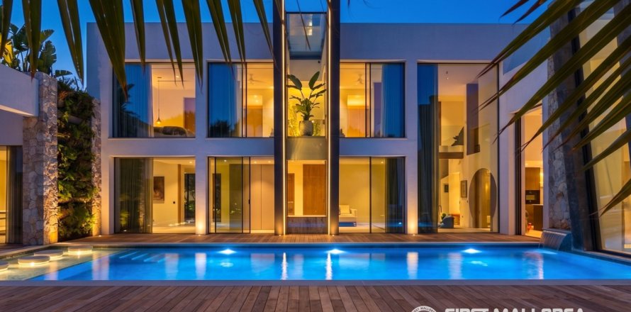 Villa in Nova Santa Ponsa, Mallorca, Spain 5 bedrooms, 421 sq.m. No. 168649