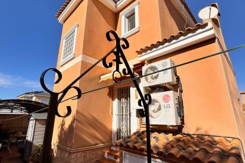Huvila myytävänä Cox, Alicante, Espanja, 4 makuuhuonetta, 210 m2 No. 189519 - kuva 14