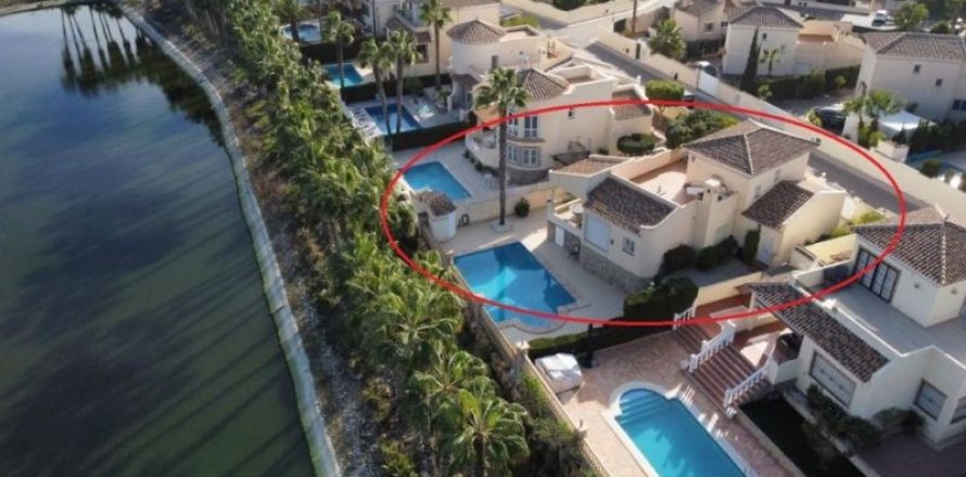 Villa à Alicante, Espagne 3 chambres, 132 m2 No. 189518