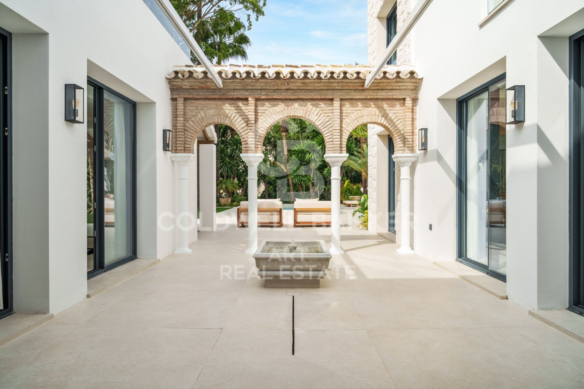 Villa a Marbella, Malaga, Spagna 5 camere da letto, 816 mq. N° 179071