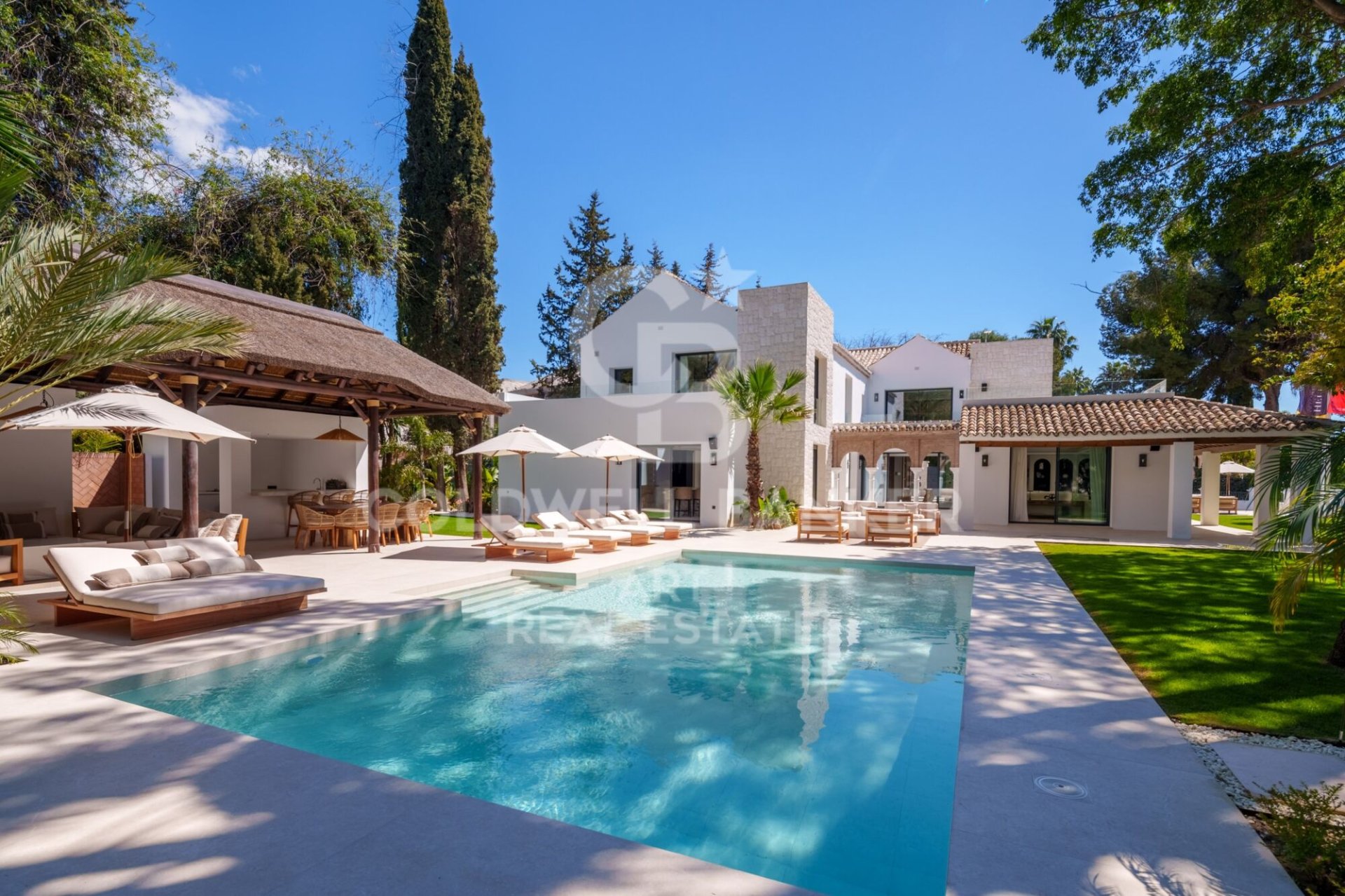Villa a Marbella, Malaga, Spagna 5 camere da letto, 816 mq. N° 179071