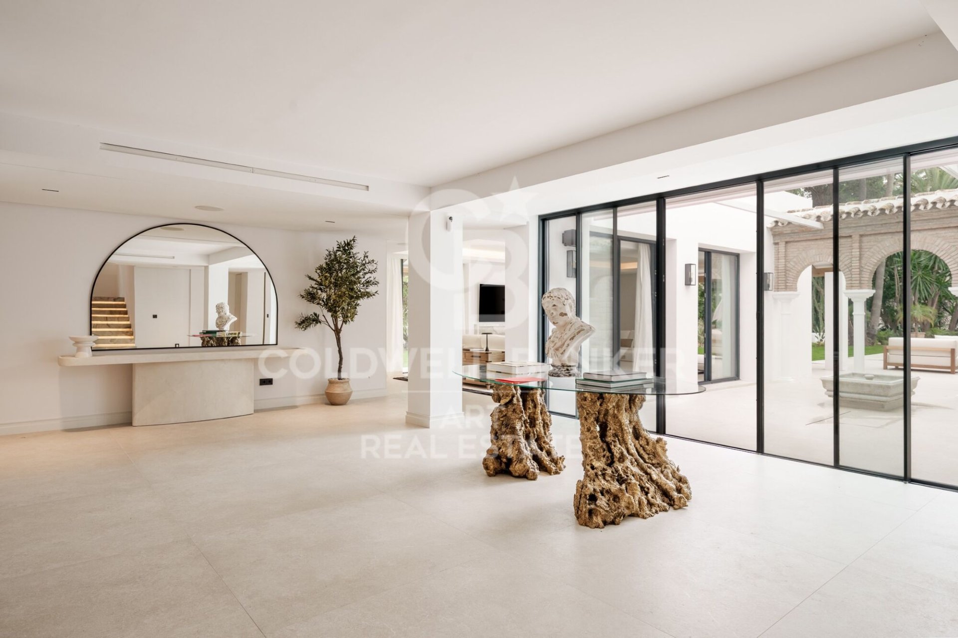Villa a Marbella, Malaga, Spagna 5 camere da letto, 816 mq. N° 179071