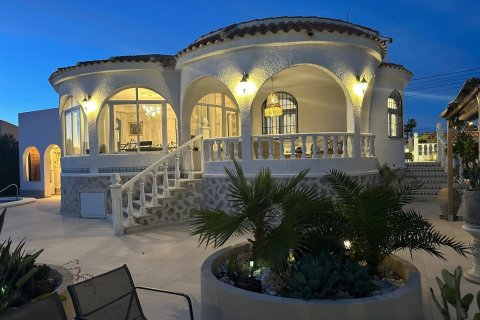 Villa zum Verkauf in Torrevieja, Alicante, Spanien 3 Schlafzimmer, 151 m2 Nr. 147553 - Foto 2