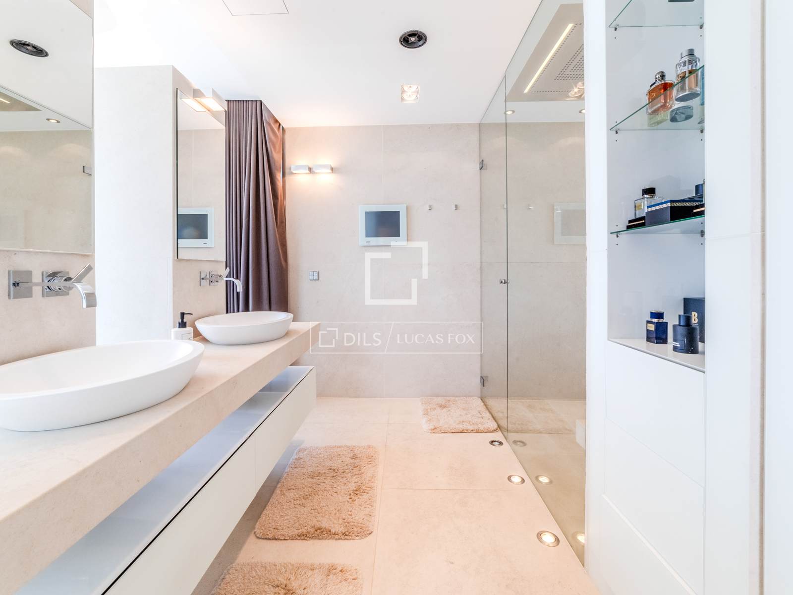 Villa a Sitges, Barcelona, Spagna 5 camere da letto, 615 mq. N° 150681