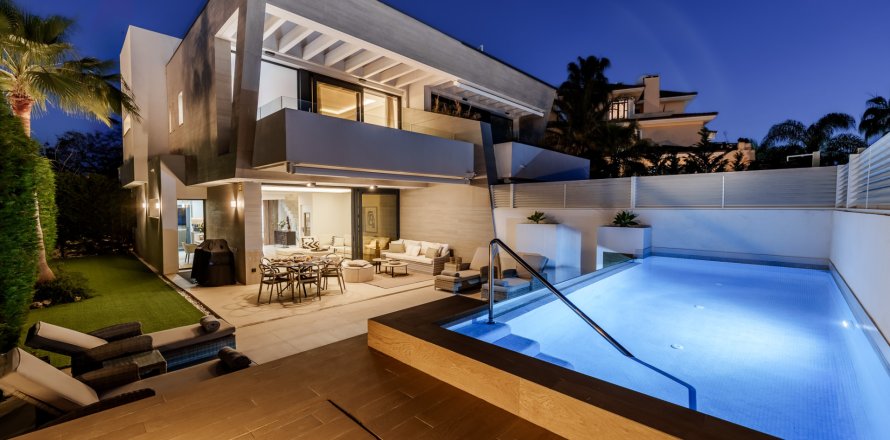 Villa Marbella, Malaga, Spain 5 bedrooms, 297 sq.m. No. 136826