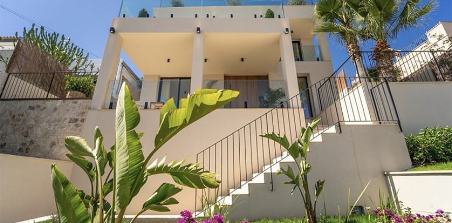 Villa in Santa Ponsa, Mallorca, Spain 3 bedrooms, 220 sq.m. No. 143976