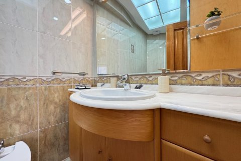 Apartment for sale Torrevieja, Alicante, Spain 3 bedrooms, 106 sq.m. No. 133070 - photo 29