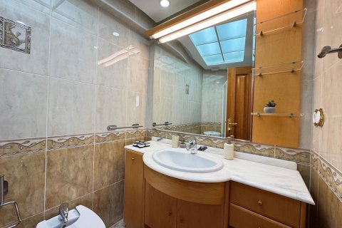 Apartment for sale Torrevieja, Alicante, Spain 3 bedrooms, 106 sq.m. No. 133070 - photo 28