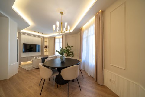 Apartment for sale Madrid, Spain 2 bedrooms, 144 sq.m. No. 133068 - photo 8