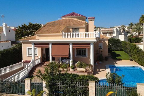 Villa a La Mata, Alicante, Spagna 5 camere da letto, 440 mq. N° 163157