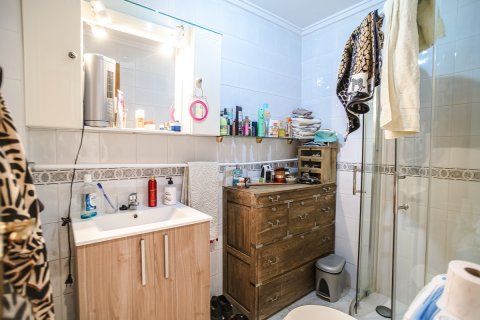 Apartament w Alicante, Hiszpania 4 sypialnie, 110 mkw. nr 194583 – zdjęcie 18