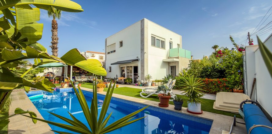 Villa a Torrevieja, Alicante, Spagna 2 camere da letto, 130 mq. N° 194580