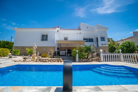 Villa for sale in La Marina, Alicante, Spain 3 bedrooms, 246 sq.m. No. 194579 - photo 2