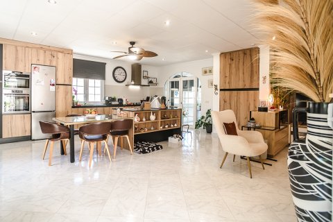 Villa for sale in La Marina, Alicante, Spain 3 bedrooms, 246 sq.m. No. 194579 - photo 4