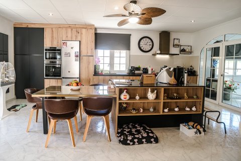 Villa for sale in La Marina, Alicante, Spain 3 bedrooms, 246 sq.m. No. 194579 - photo 5