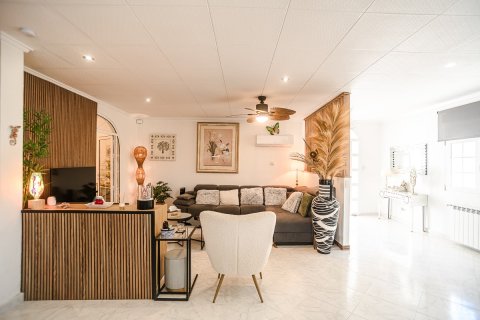 Villa for sale in La Marina, Alicante, Spain 3 bedrooms, 246 sq.m. No. 194579 - photo 12