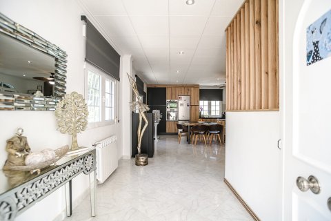 Villa for sale in La Marina, Alicante, Spain 3 bedrooms, 246 sq.m. No. 194579 - photo 8