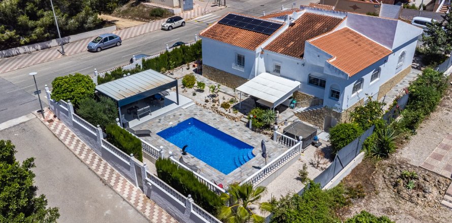 Villa in La Marina, Alicante, Spain 3 bedrooms, 246 sq.m. No. 194579