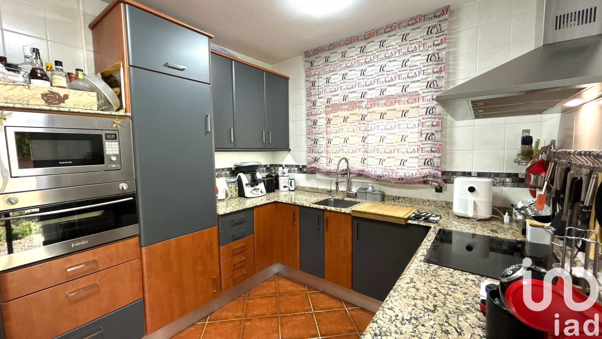 Квартира в Барселона, Испания 3 спальни, 138м2 №153052