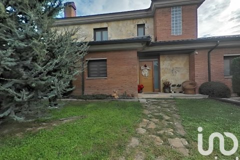 Casa a Alpicat, Lleida, Spagna 6 camere da letto, 376 mq. N° 153051