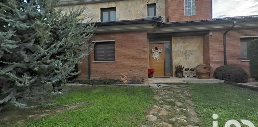 Dom w Alpicat, Lleida, Hiszpania 6 sypialni, 376 mkw. nr 153051