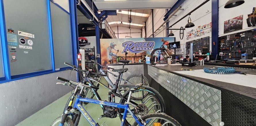 Commercial property in Peligros, Granada, Spain 451 sq.m. No. 153046