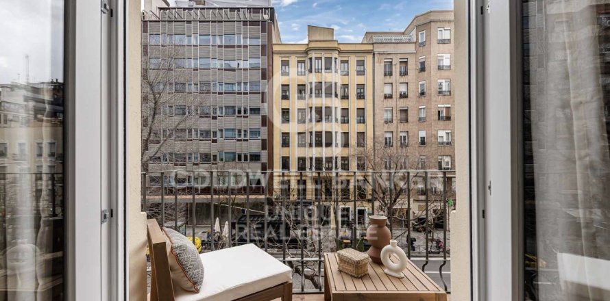 Apartment à Madrid, Espagne 3 chambres, 160 m2 No. 158109