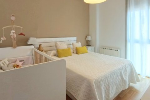Продажа квартиры в Барселона, Испания 3 спальни, 87м2 №187902 - фото 22